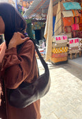 Handcrafted Minimalist Leather Handbag with Zipper